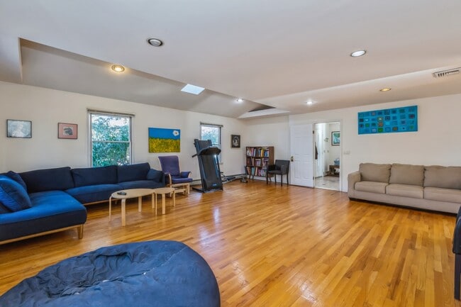 Foto del edificio - 10 Hillside Ave