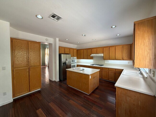 Foto del edificio - 709 Black Oak Way