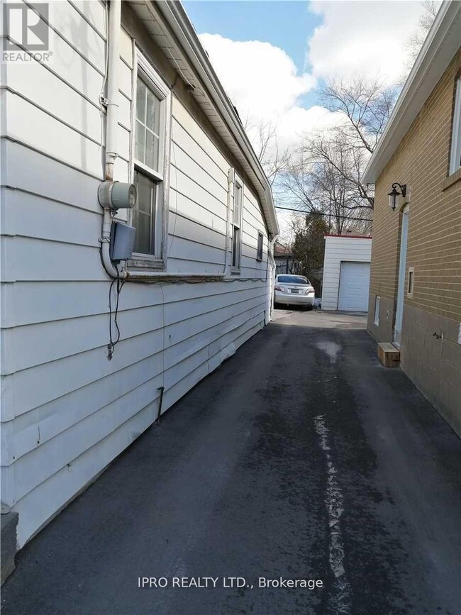 Building Photo - 367 Kipling Ave