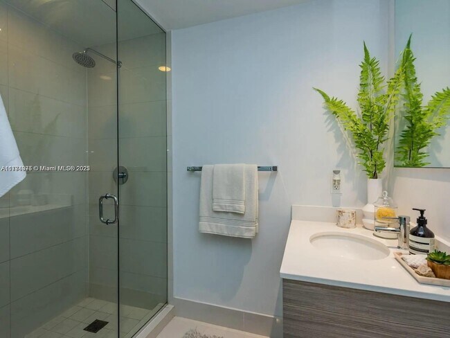 Foto del edificio - 121 NE 34th St