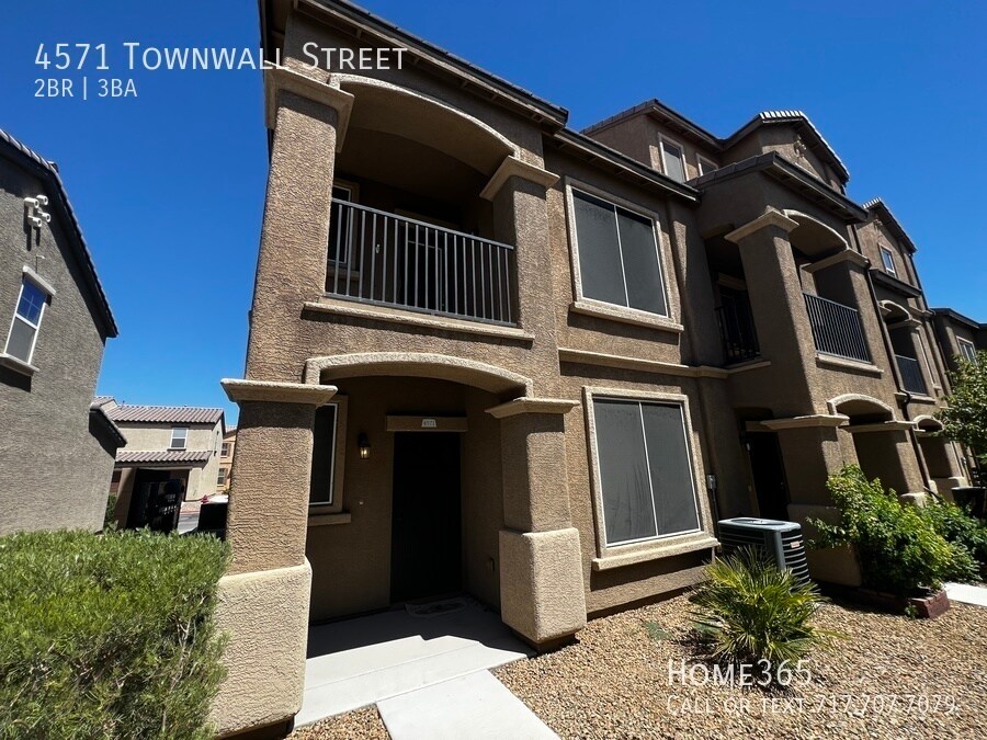 Foto principal - Townhome with a garage!