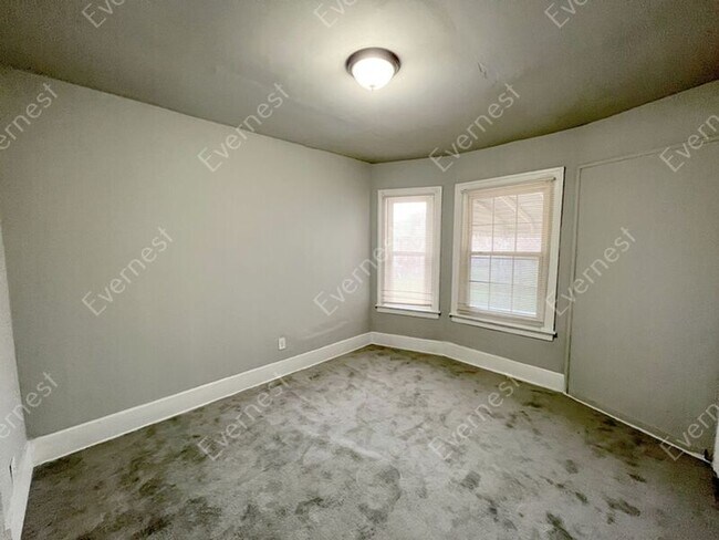 Foto del edificio - 5054 Linsdale St