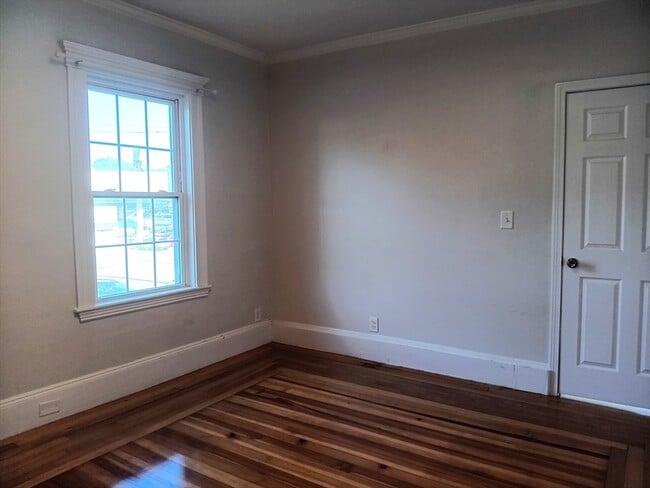 Building Photo - 607 Fellsway