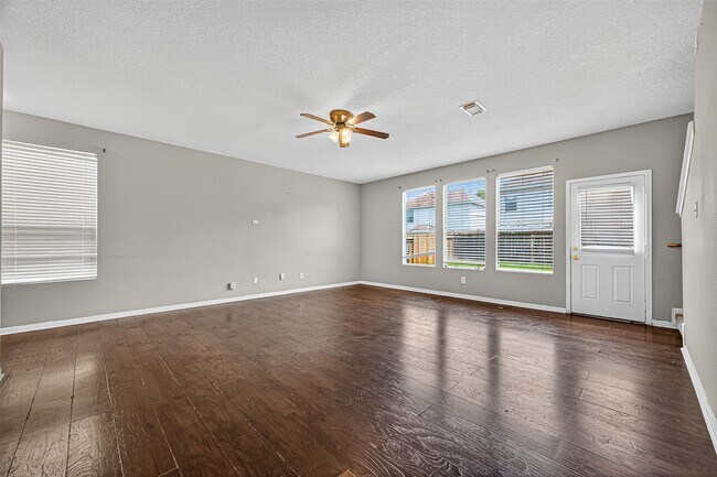 Foto del edificio - 15430 Elm Leaf Pl