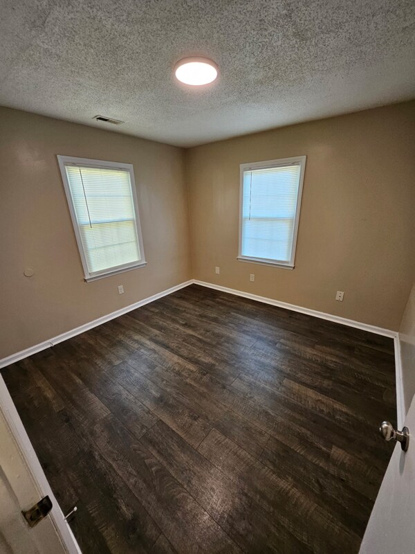 Foto del edificio - 2821 Club Plaza Rd