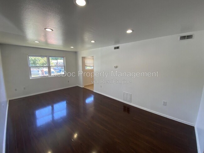 Foto del edificio - 810 Sledgehammer Dr