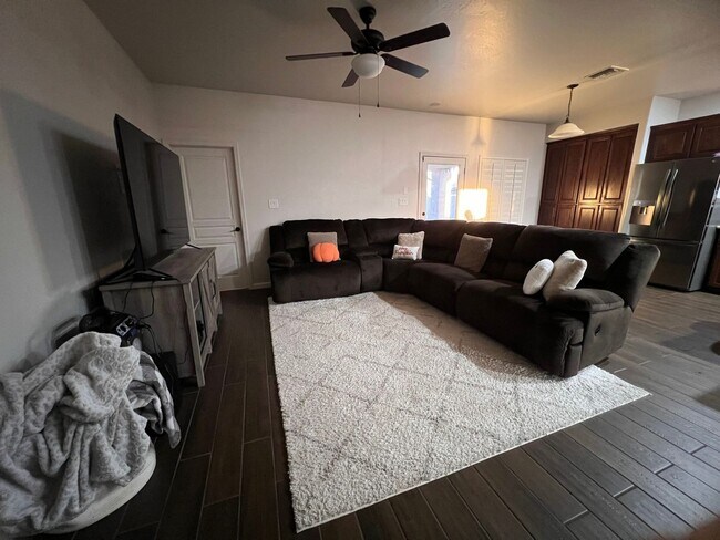 Building Photo - 3 Bedroom Single Family Home in Yuma