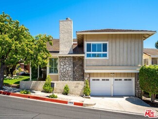 Building Photo - 2898 Woodwardia Dr