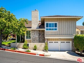 Building Photo - 2898 Woodwardia Dr