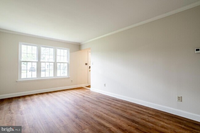 Foto del edificio - 10 Honey Locust Ln