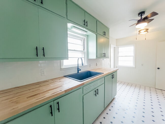 Building Photo - 2509 39th St