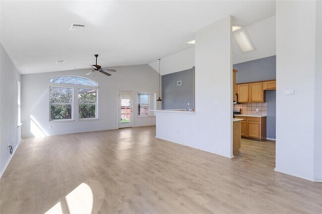 Foto del edificio - 17300 Zola Ln