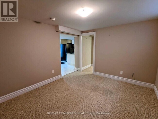 Building Photo - 837 Glenrush St