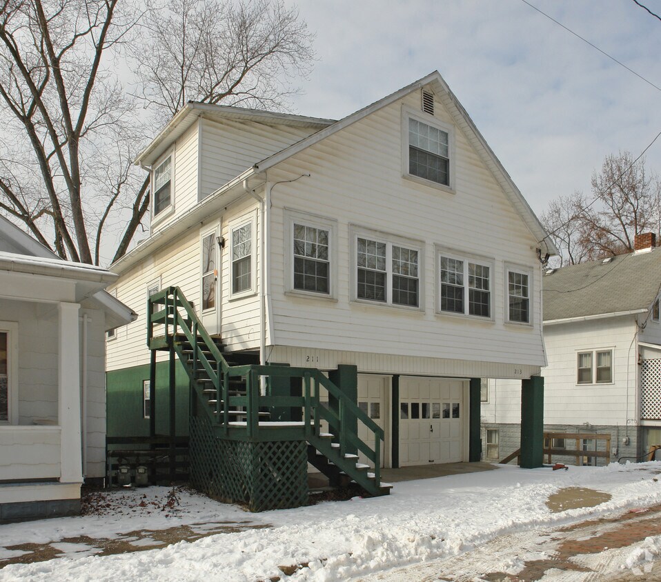 Foto del edificio - 211-213 Holly St