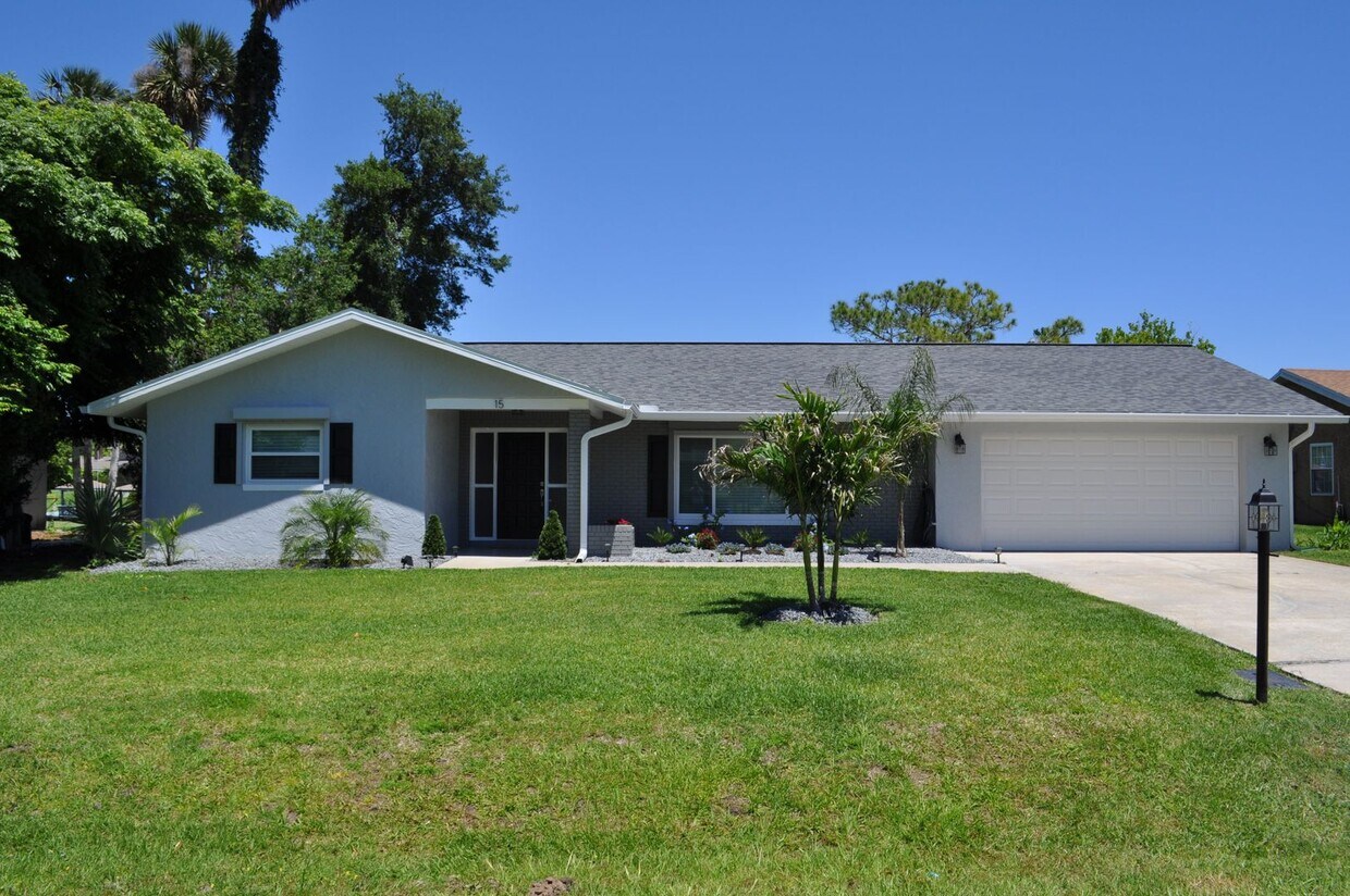Primary Photo - Direct salt water canal home