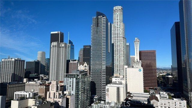 Building Photo - 400 S Broadway