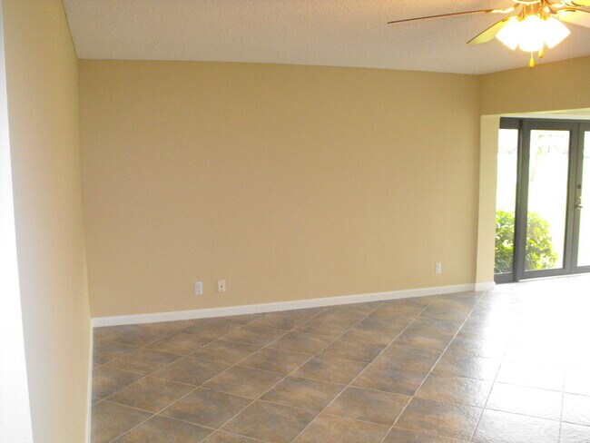Building Photo - 17138 Waterbend Dr