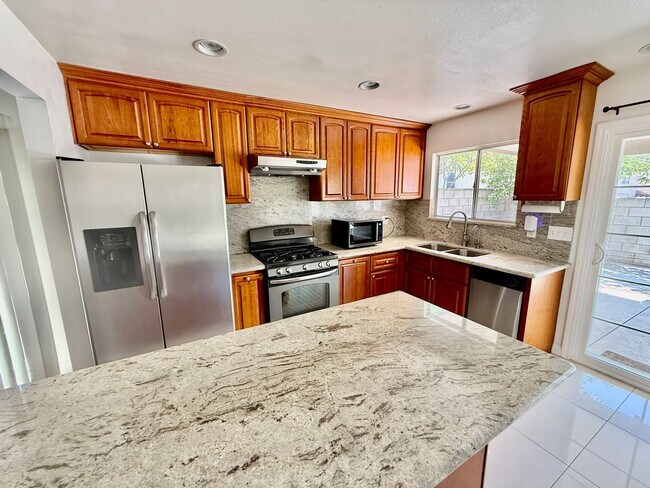 Foto del edificio - 3466 Siskiyou Cir