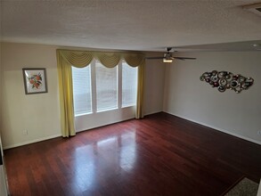 Building Photo - 2715 Riverhollow Ln