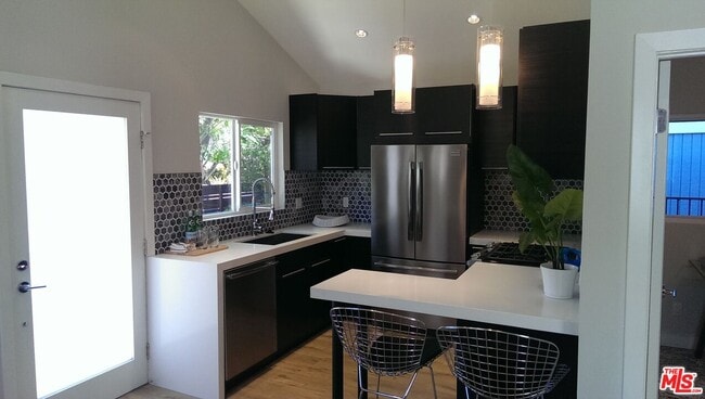 Foto del edificio - 559 Vernon Ave