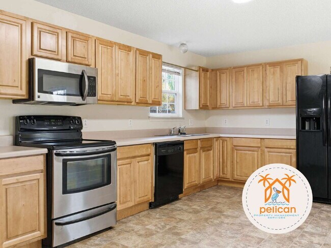 Foto del edificio - Charming 3-Bedroom Home with Spacious Open Layout – Minutes from Downtown Pensacola!