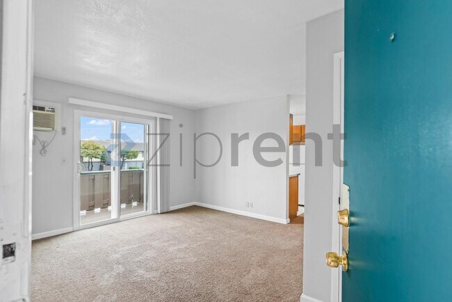Building Photo - Unit 115