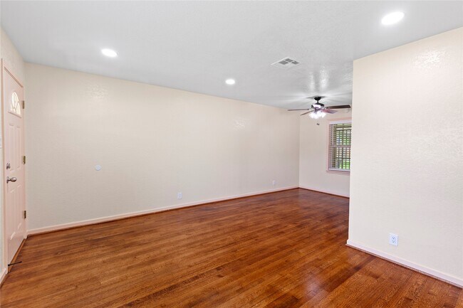 Foto del edificio - 6714 Langdon Ln