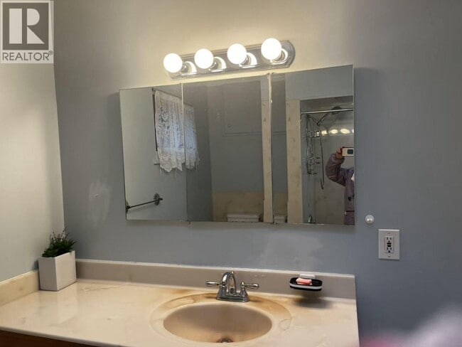 Building Photo - 81 Glengarry Crescent