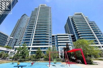Building Photo - 7165-7165 Yonge St
