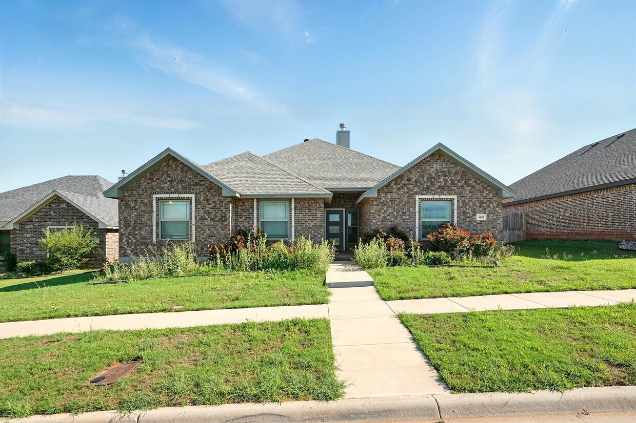 Foto principal - 4102 Forrest Creek Ct