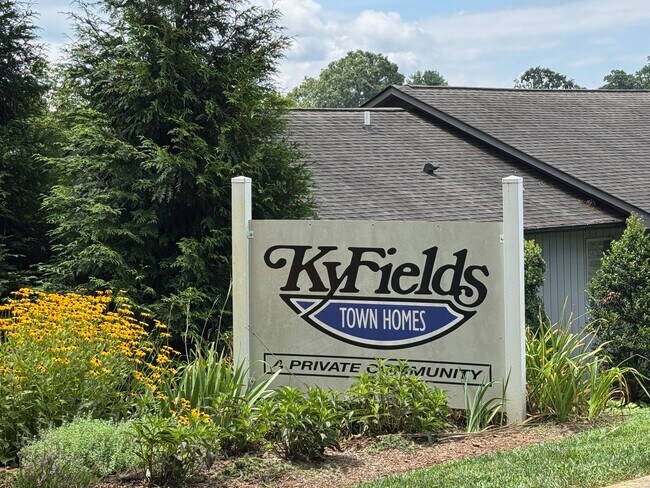 Building Photo - Weaverville - Well Kept Townhome with Flex...
