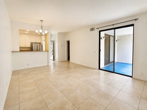 Building Photo - 2236 River Run Dr