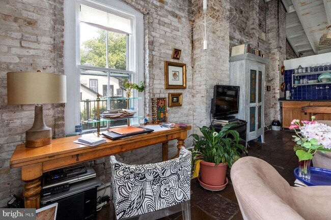 Building Photo - 6 Coryell St