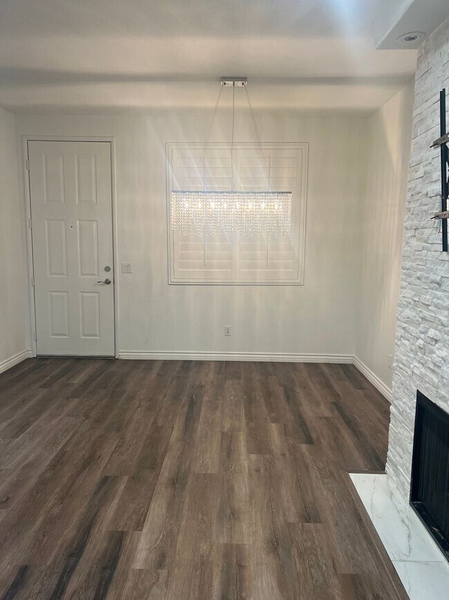 Foto del edificio - 2 Bedroom 1st Floor Unit in Rancho San Diego