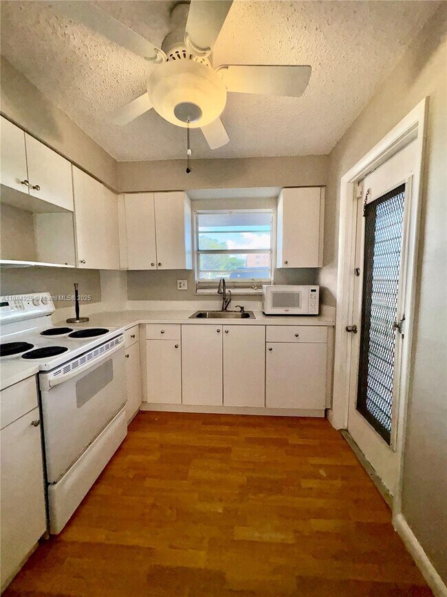 Foto del edificio - 1200 Tallwood Ave
