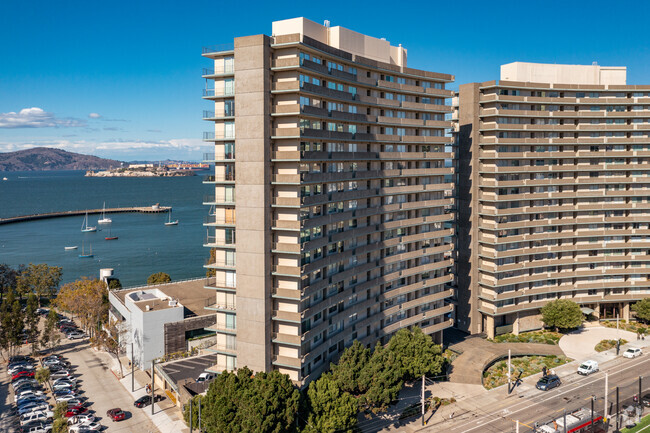 Foto del edificio - Fontana West Apartment