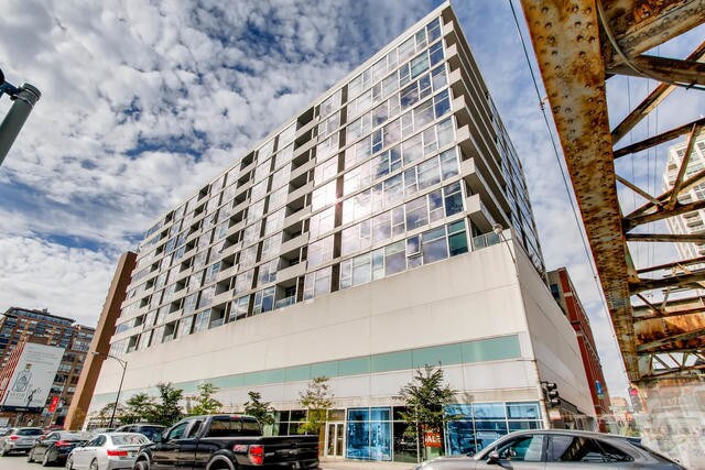 Foto del edificio - 630 N Franklin St
