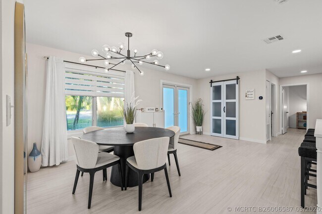 Building Photo - 9165 SE Yacht Club Cir