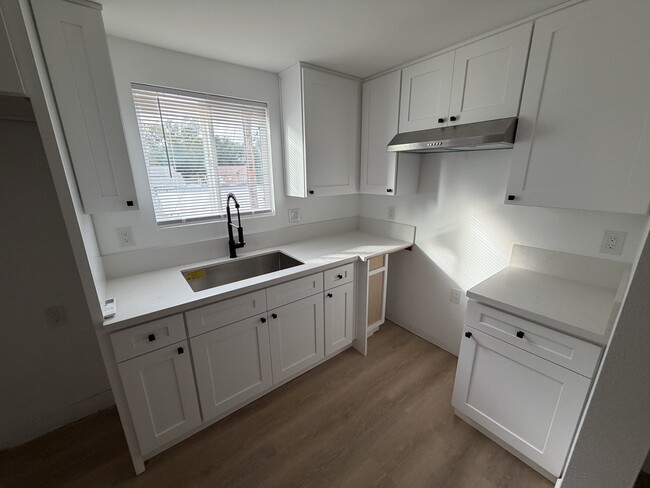 Building Photo - 212 S Orange Ave