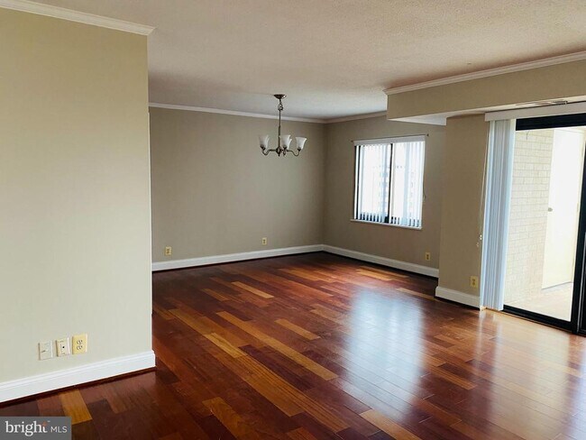 Foto del edificio - 205 Yoakum Pkwy