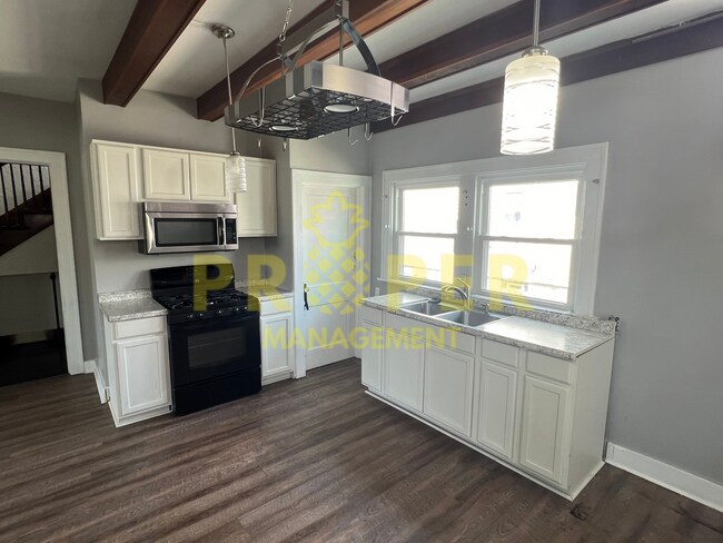 Building Photo - 3 bedrooms 2.5 bathroom house for rent