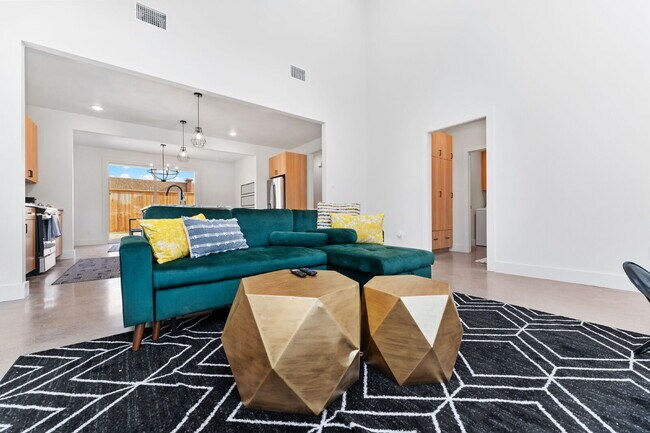 Foto del edificio - Pre-Leasing Fall of 2026!! Luxury Homes!!