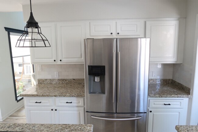 Foto del edificio - 12800 Briar Forest Dr