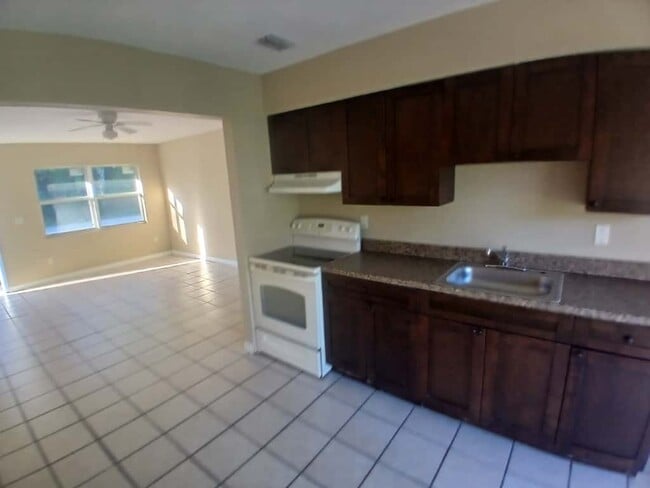 Foto del edificio - 753 NE 9th St