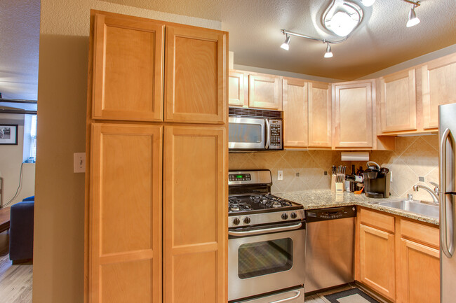 Kitchen - 1585 Fillmore St