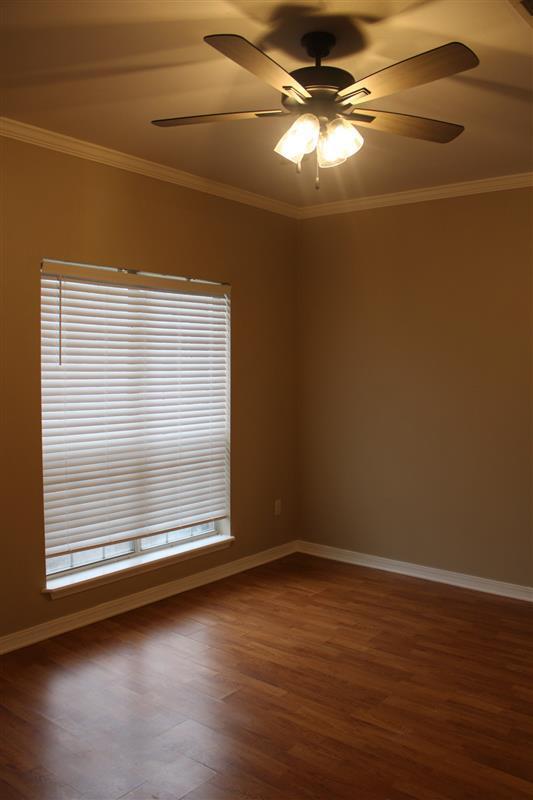 Building Photo - 207 N McGuire Ave