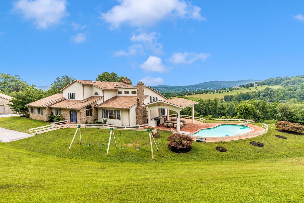 Foto principal - 10011 Baltimore National Pike