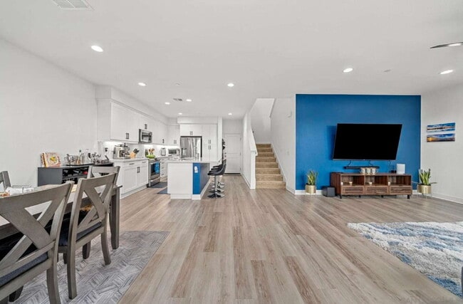 Building Photo - $4,300 - 3 Bed/ 3 Bath Modern Townhome with Loft in Santee