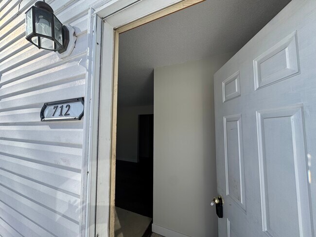 Foto del edificio - 712 10th St W