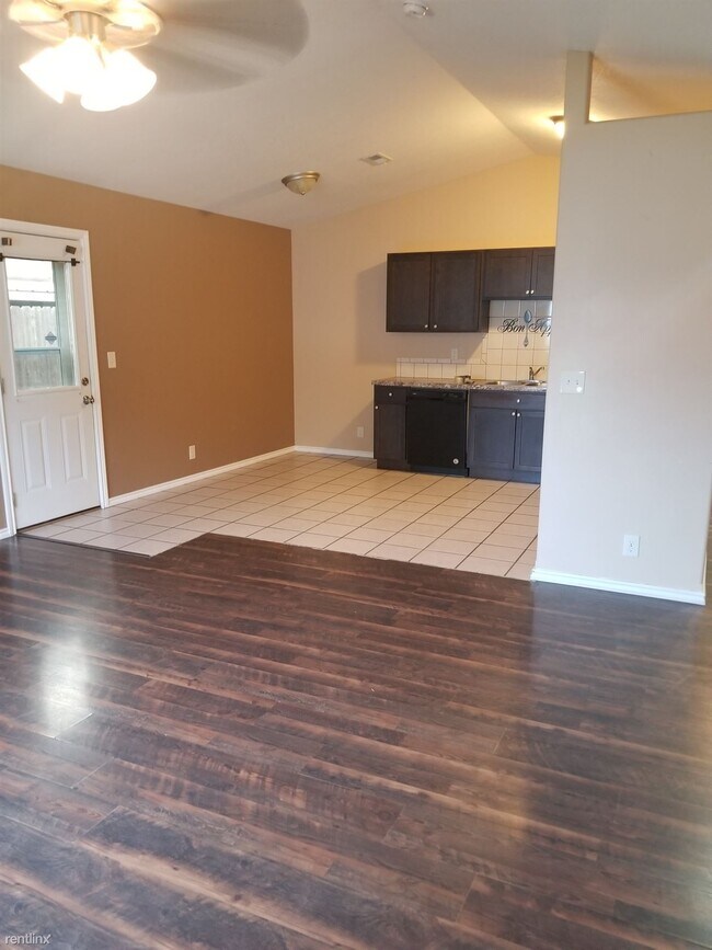 Building Photo - 3 br, 1 bath Duplex - 826 S Richmond Ave
